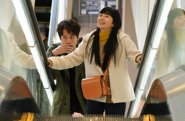 柴咲コウ“望美”と坂口健太郎“結人”、“35歳のファーストキス”に感動の声 柴咲コウ“望美”と坂口健太郎“結人”、“35歳のファーストキス”に感動の声