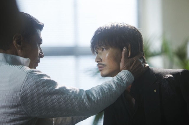 『ヤクザと家族 The Family』(C)2021『ヤクザと家族 The Family』製作委員会