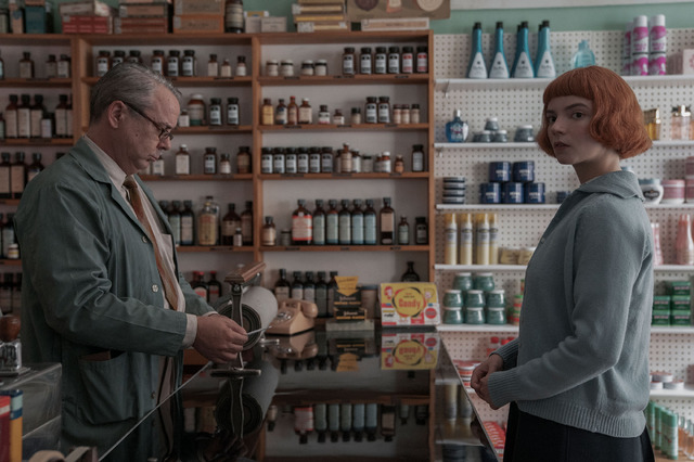 「クイーンズ・ギャンビット」はNetflixにて独占配信中