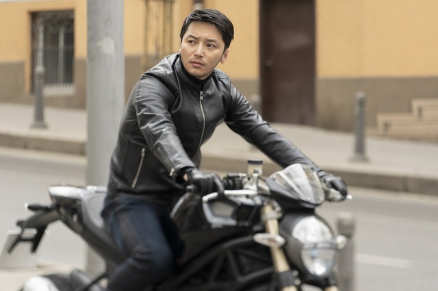 『太陽は動かない』（C）吉田修一／幻冬舎 （C）2020「太陽は動かない」製作委員会