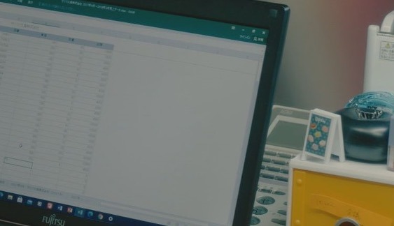 「30歳まで童貞だと魔法使いになれるらしい」劇中グッズ　予約受付中　（C）豊田悠/SQUARE ENIX・「30 歳まで童貞だと魔法使いになれるらしい」製作委員会