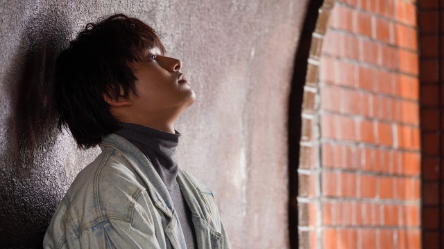 理央『思い、思われ、ふり、ふられ』　(C)2020「思い、思われ、ふり、ふられ」製作委員会　　(C)咲坂伊緒／集英社