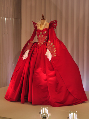 『白雪姫と鏡の女王』衣裳展オープニングイベント