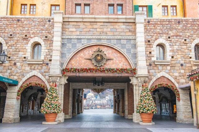 クリスマスの東京ディズニーリゾート(C) Disney