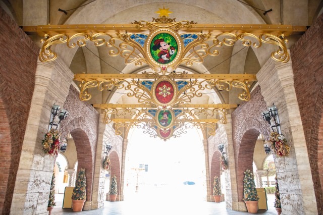 クリスマスの東京ディズニーリゾート(C) Disney