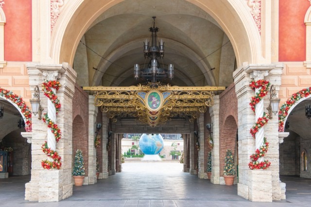 クリスマスの東京ディズニーリゾート(C) Disney