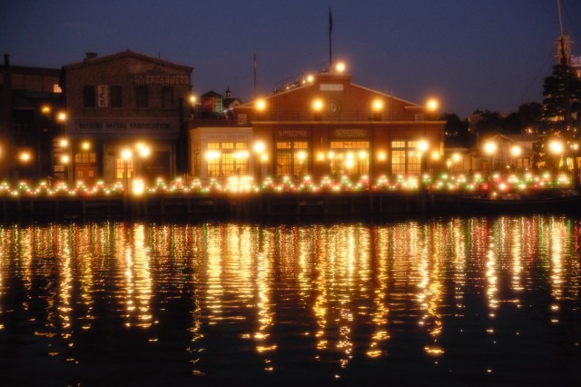 クリスマスの東京ディズニーリゾート(C) Disney