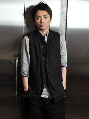 『I’M FLASH！』藤原竜也／photo：Naoki Kurozu