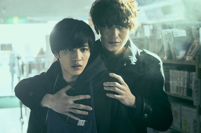 『さんかく窓の外側は夜』 (C) 2021映画「さんかく窓の外側は夜」製作委員会 (C) Tomoko Yamashita/libre