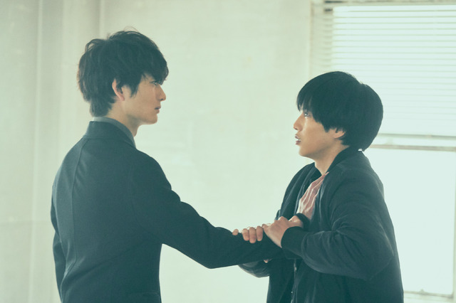 『さんかく窓の外側は夜』(C)2021映画「さんかく窓の外側は夜」製作委員会 (C)Tomoko Yamashita/libre