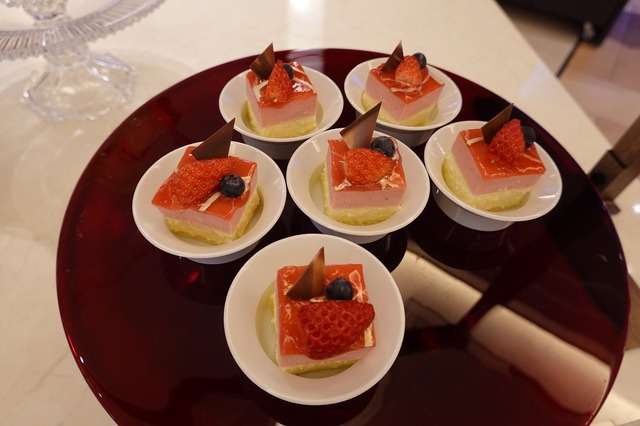 シェラトン・グランデ・トーキョーベイ・ホテルの“ストロベリー スイーツ＆ベーカリー”