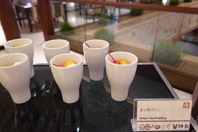 シェラトン・グランデ・トーキョーベイ・ホテルの“ストロベリー スイーツ＆ベーカリー”