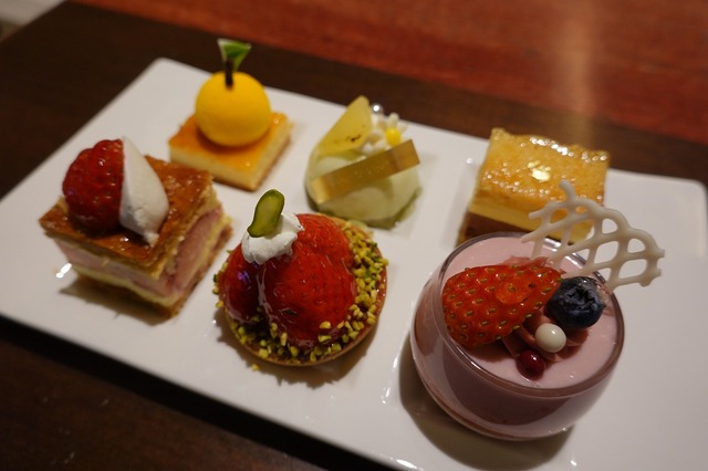 シェラトン・グランデ・トーキョーベイ・ホテルの“ストロベリー スイーツ＆ベーカリー”