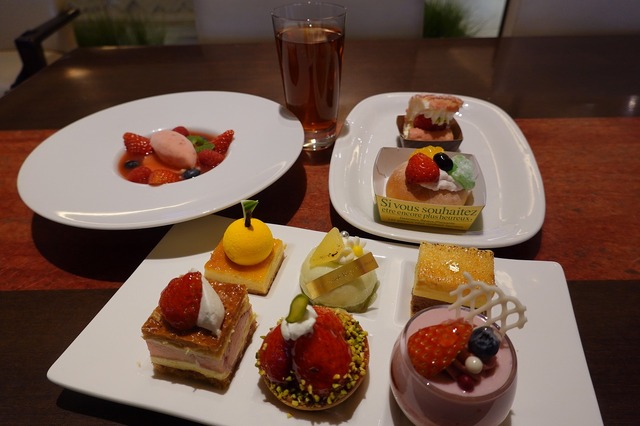 シェラトン・グランデ・トーキョーベイ・ホテルの“ストロベリー スイーツ＆ベーカリー”