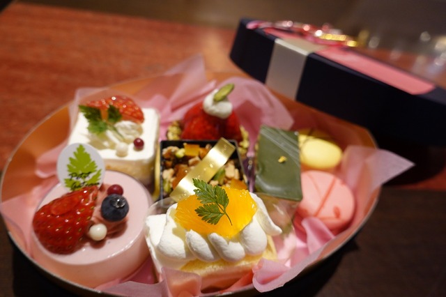 シェラトン・グランデ・トーキョーベイ・ホテルの“ストロベリー スイーツ＆ベーカリー”