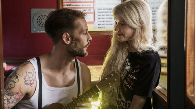 『マーメイド・イン・パリ』 (C) 2020 -Overdrive Productions - Entre Chien et Loup - Sisters and BrotherMitevski Production - EuropaCorp - Proximus