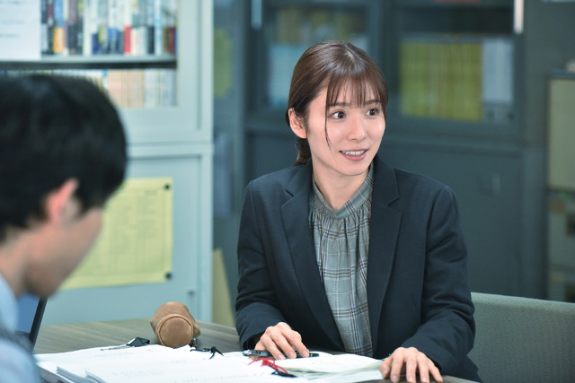 『騙し絵の牙』松岡茉優(C)2021「騙し絵の牙」製作委員会