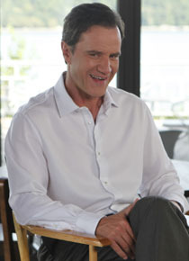 「ホワイトカラー」 ティム・ディケイ -(C) PATRICK HARBRON