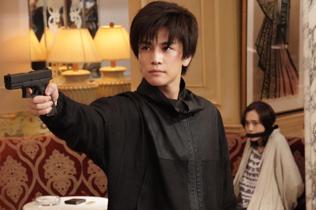 ミチルを守るキダ 「Re:名も無き世界のエンドロール ~Half a year later~」(C)行成薫/集英社 (C)映画「名も無き世界のエンドロール」製作委員会 (C)エイベックス通信放送