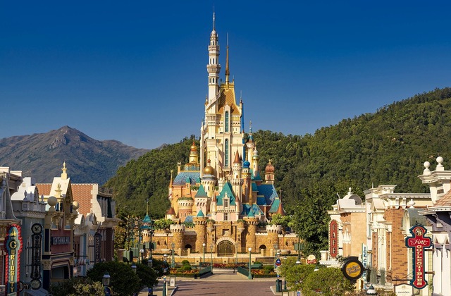 As to Disney artwork, logos and properties： (C) Disney画像提供：香港ディズニーランド・リゾート