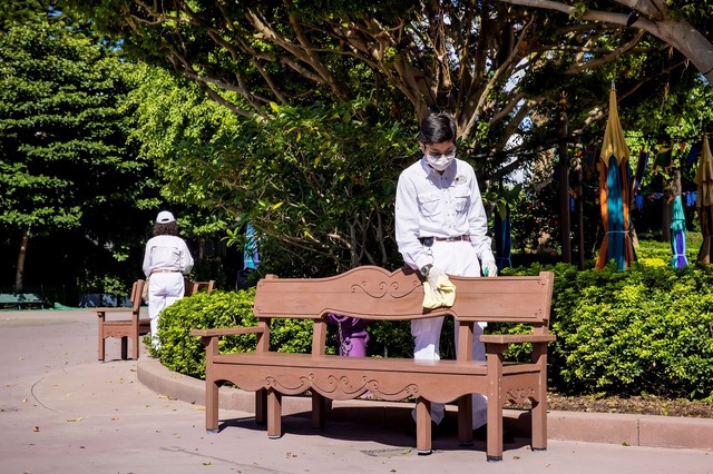 As to Disney artwork, logos and properties： (C) Disney画像提供：香港ディズニーランド・リゾート