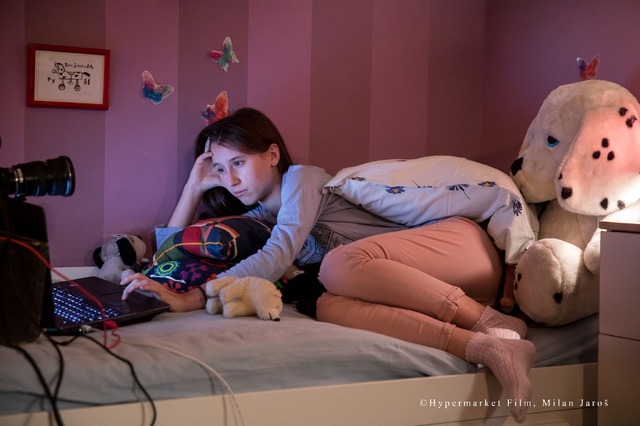 『SNS-少女たちの10日間-』　（C）2020 Hypermarket Film, Czech Television, Peter Kerekes, Radio and Television of Slovakia, Helium Film All Rights Reserved.