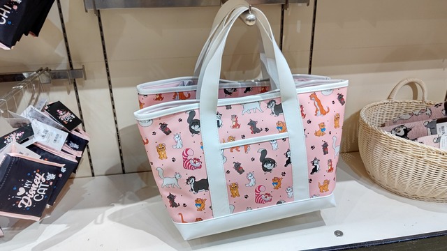 撮影協力：ディズニーストア 東京ディズニーリゾート店 (C) Disney