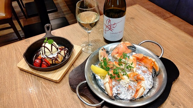 RED LOBSTER「トリプルベリーショコラパイ」税抜550円（写真左