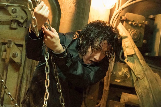 映画『太陽は動かない』（C）吉田修一／幻冬舎 （C）2020 「太陽は動かない」製作委員会