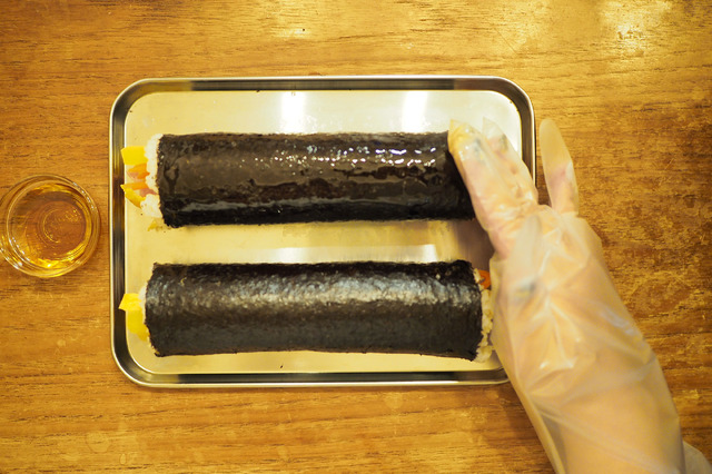 ごま油を塗ります