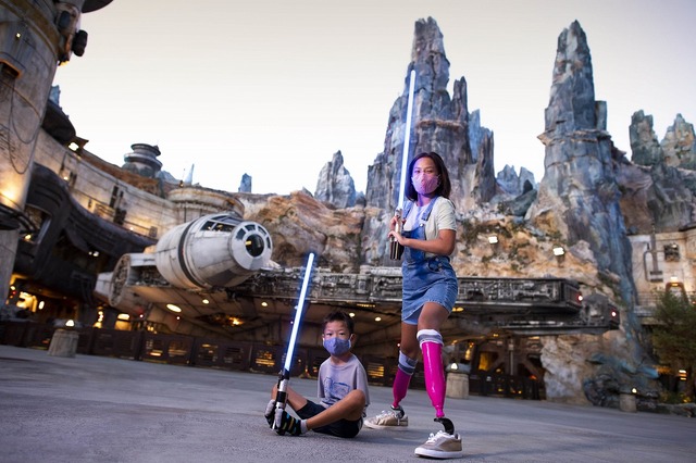 カリフォルニア ディズニーランド・リゾート As to Disney artwork, logos and properties： (C) Disney