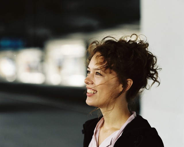 『水を抱く女』パウラ・ベーア　(C) SCHRAMM FILM / LES FILMS DU LOSANGE / ZDF / ARTE / ARTE France Cinema 2020