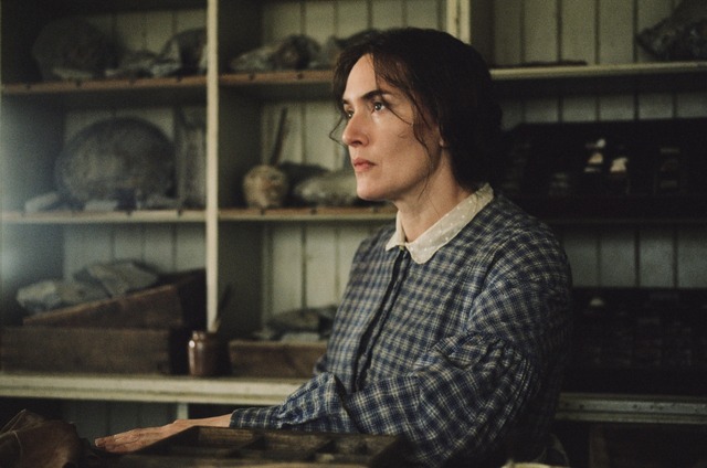 『アンモナイトの目覚め』（C）2020 The British Film Institute, British Broadcasting Corporation & Fossil Films Limited