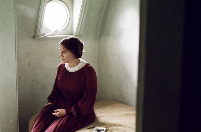 『アンモナイトの目覚め』（C）2020 The British Film Institute, British Broadcasting Corporation & Fossil Films Limited