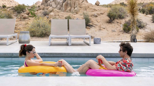 『パーム・スプリングス』(c)2020 PS FILM PRODUCTION,LLC ALL RIGHTS RESERVED.