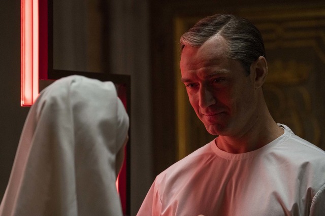 「ニュー・ポープ 悩める新教皇」　（C）Wildside / Sky Italia / Haut et Court TV / Mediaproduccion 2019.