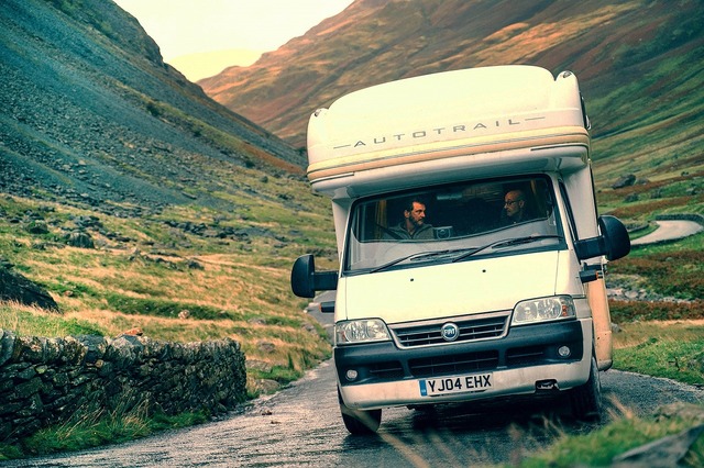 『スーパーノヴァ』　(C) 2020 British Broadcasting Corporation, The British Film Institute, Supernova Film Ltd.