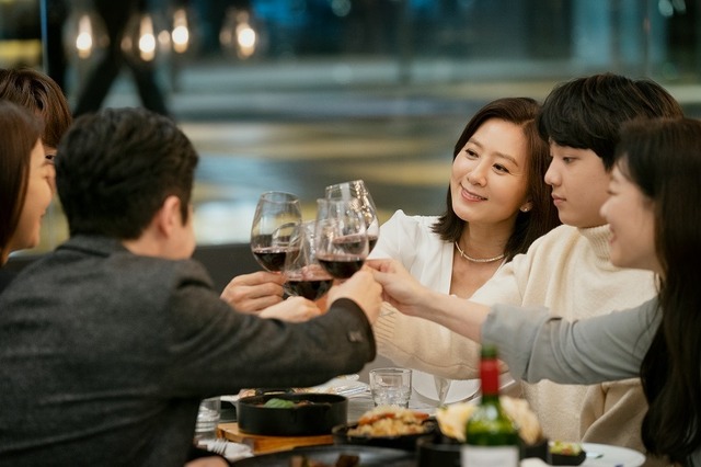 「夫婦の世界」（C）JTBC studios & Jcontentree corp All rights reservedBased upon the original series “Doctor Foster” produced by Drama Republic for the BBC, distributed by BBC Worldwide