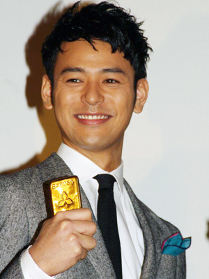 『黄金を抱いて翔べ』初日舞台挨拶