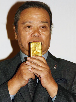 『黄金を抱いて翔べ』初日舞台挨拶