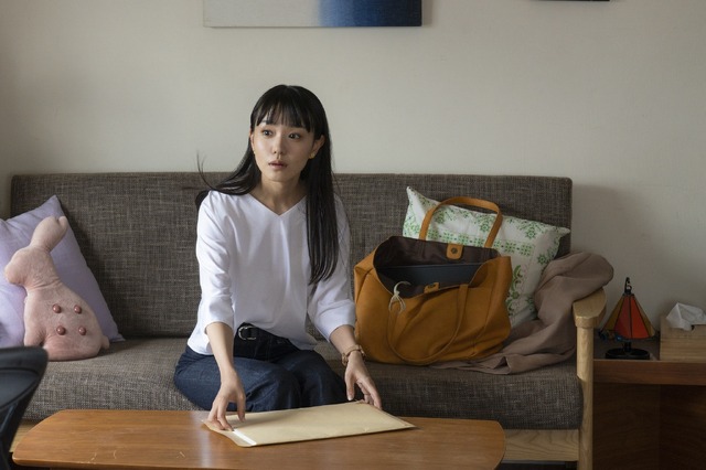 孝子(奈緒)『先生、私の隣に座っていただけませんか?』(C)2021『先生、私の隣に座っていただけませんか?』製作委員会