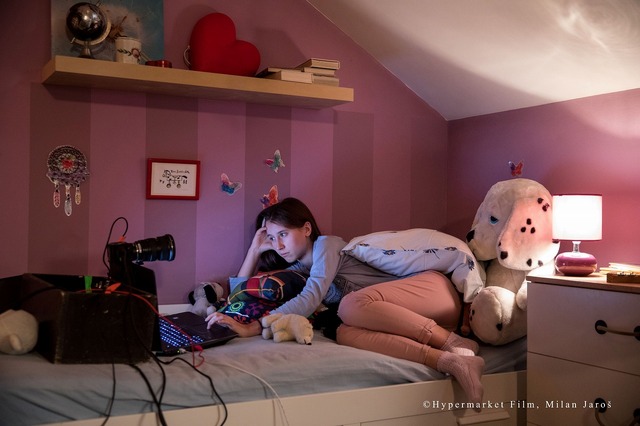 映画『ＳＮＳ-少女たちの10日間-』が配信＆DVD発売 (C) 2020 Hypermarket Film All Rights Reserve