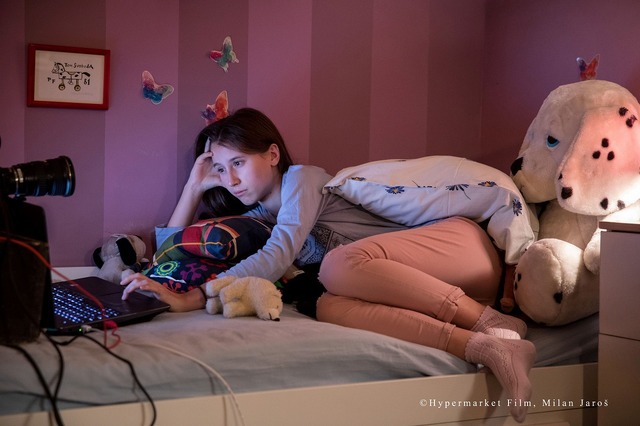 映画『ＳＮＳ-少女たちの10日間-』が配信＆DVD発売 (C) 2020 Hypermarket Film All Rights Reserve