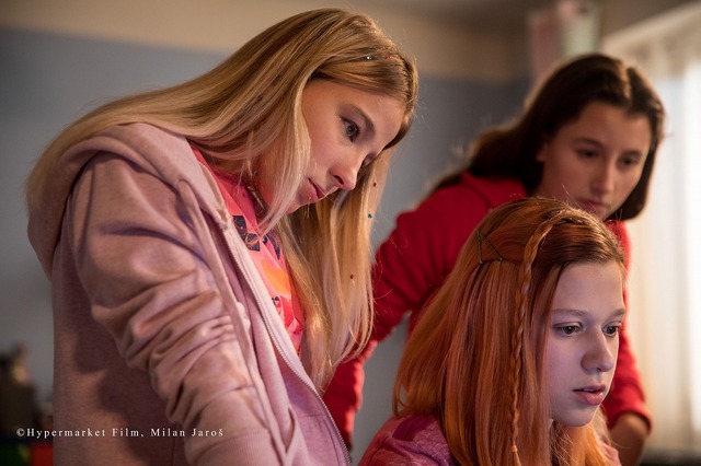 映画『ＳＮＳ-少女たちの10日間-』が配信＆DVD発売 (C) 2020 Hypermarket Film All Rights Reserve