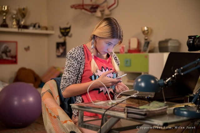 映画『ＳＮＳ-少女たちの10日間-』が配信＆DVD発売 (C) 2020 Hypermarket Film All Rights Reserve