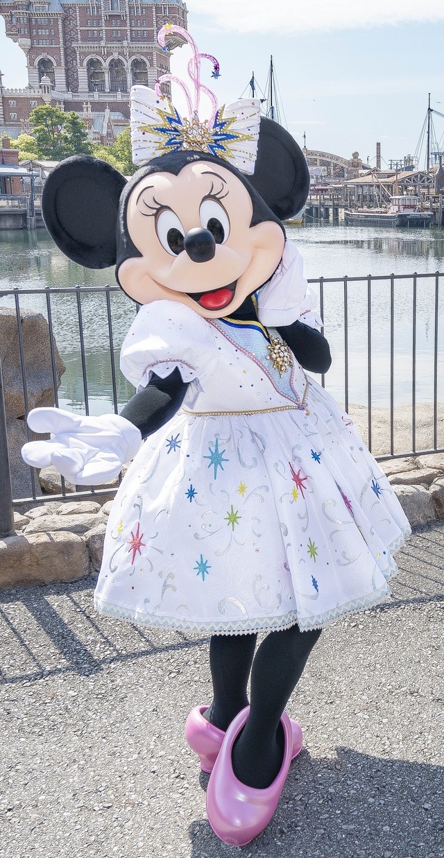 TDS20周年の新コスチュームがひとあし早く解禁！(C) Disney