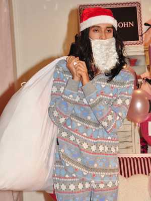 ピーチ・ジョン「カタログ2012冬号カアバーお披露目」