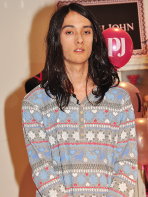 ピーチ・ジョン「カタログ2012冬号カアバーお披露目」