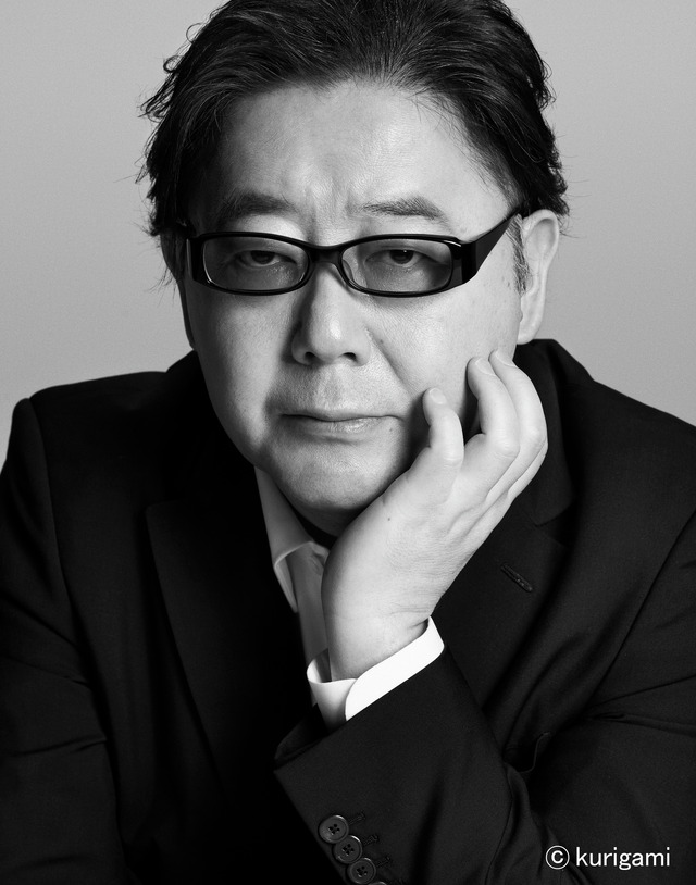 企画・原案：秋元康