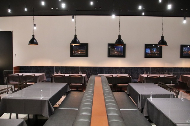 「Cafe & Bar LIBER」店内